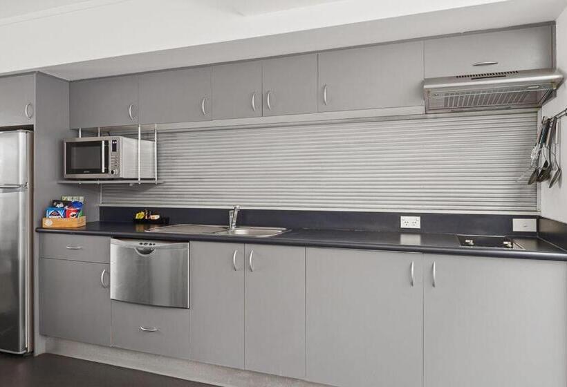 3ベッドルームアパートメント, Corrigans Cove