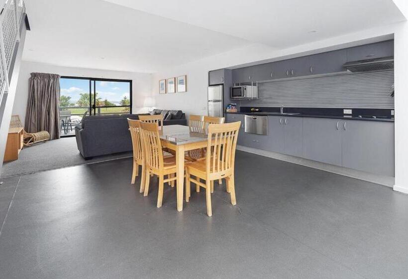 3ベッドルームアパートメント, Corrigans Cove