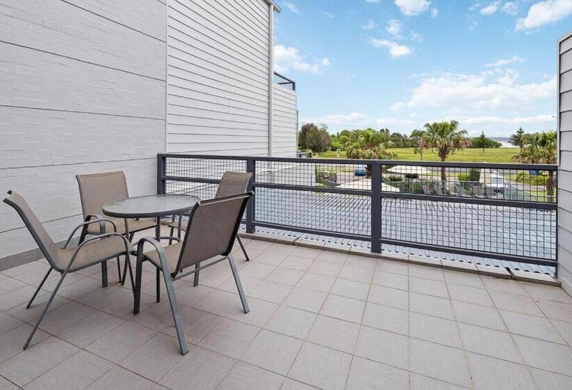 带3个卧室的公寓, Corrigans Cove