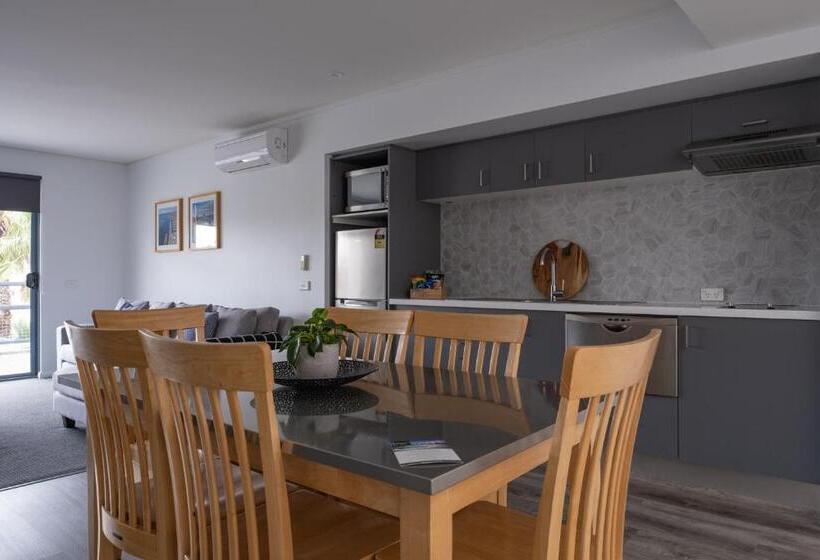 2ベッドルームデラックスアパートメント, Corrigans Cove