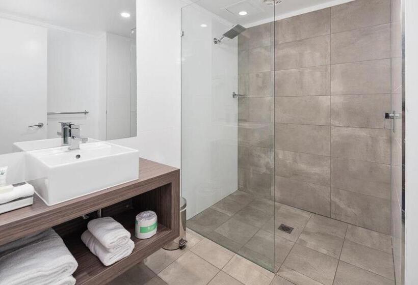 2 Bedroom Apartment with Views, Corrigans Cove