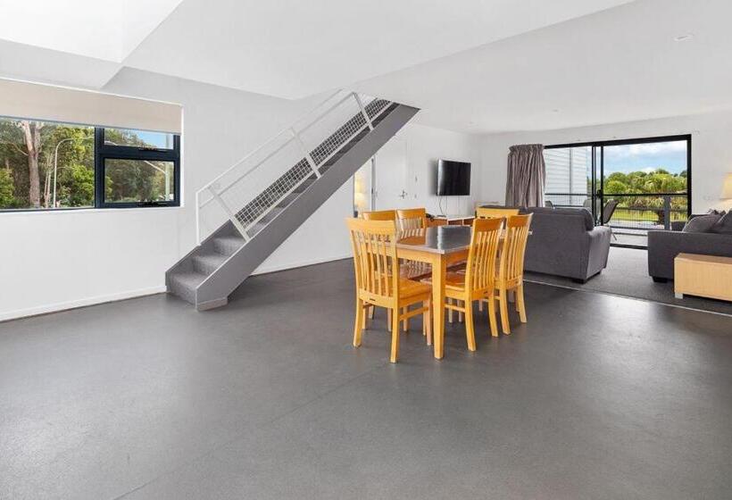 3ベッドルームアパートメント, Corrigans Cove