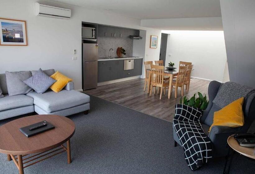 2ベッドルームデラックスアパートメント, Corrigans Cove