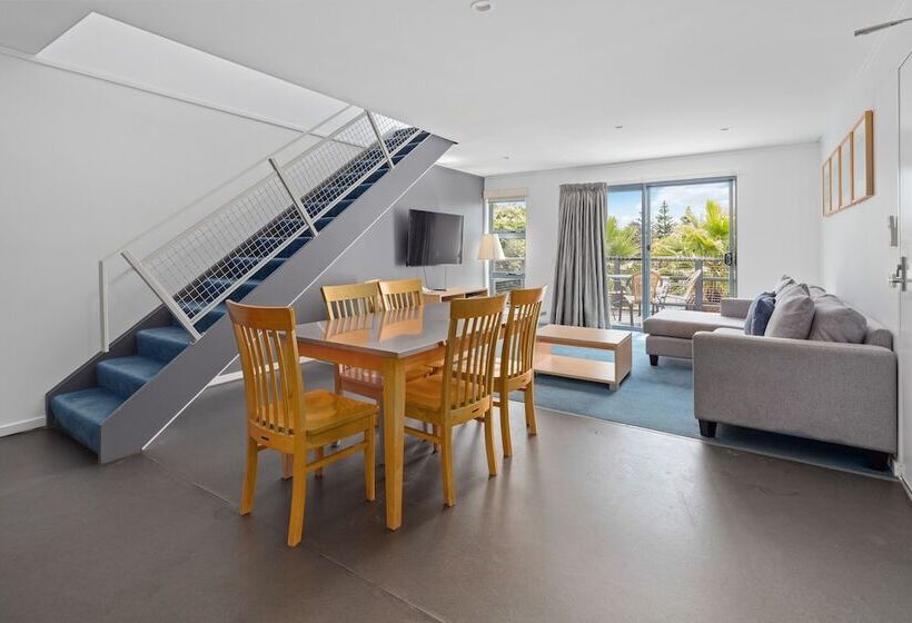 プールビューの2ベッドルームアパート, Corrigans Cove