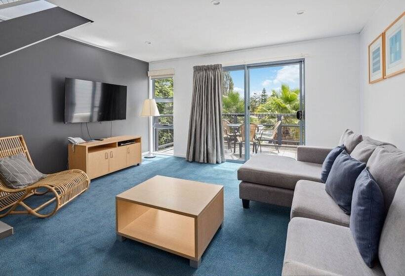 プールビューの2ベッドルームアパート, Corrigans Cove