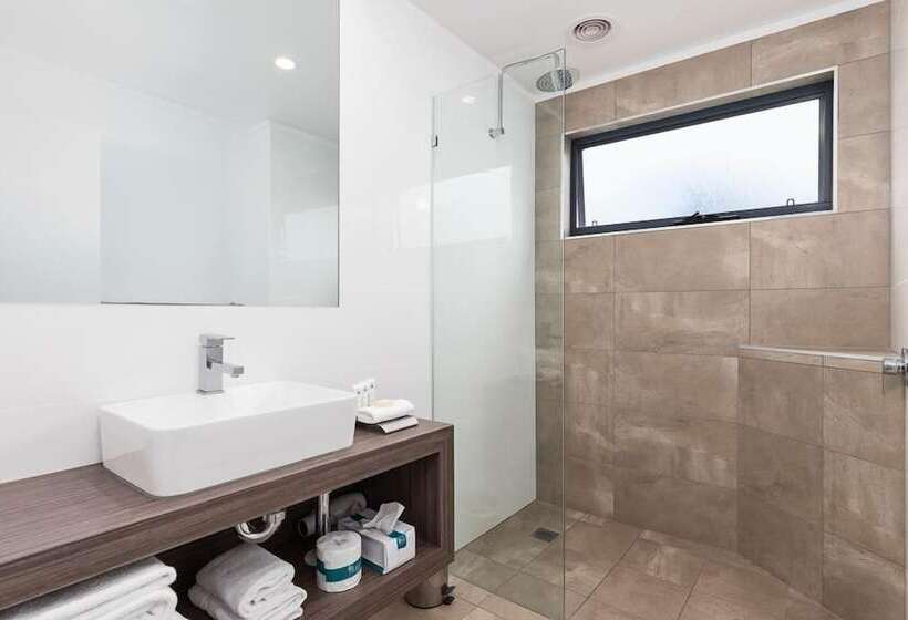 プールビューの2ベッドルームアパート, Corrigans Cove