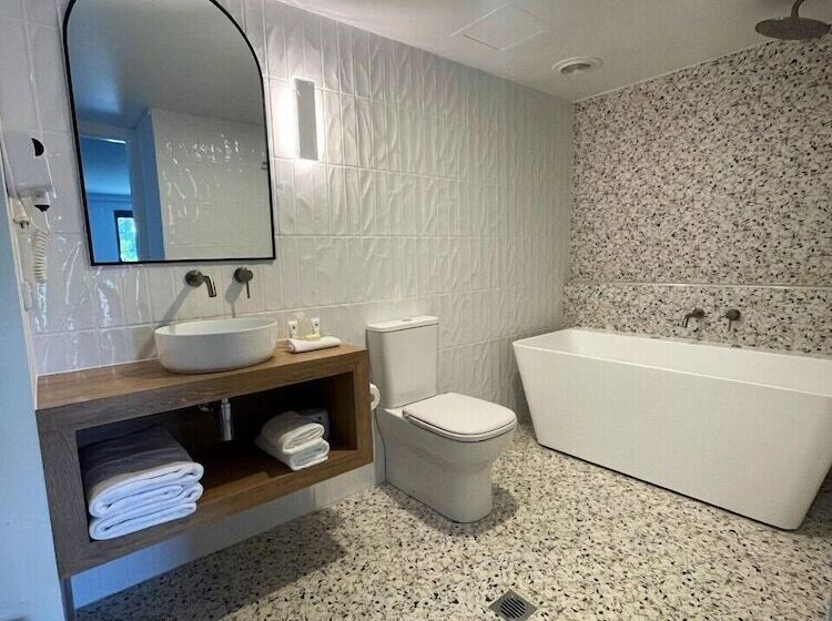 1ベッドルームアパートメント, Corrigans Cove