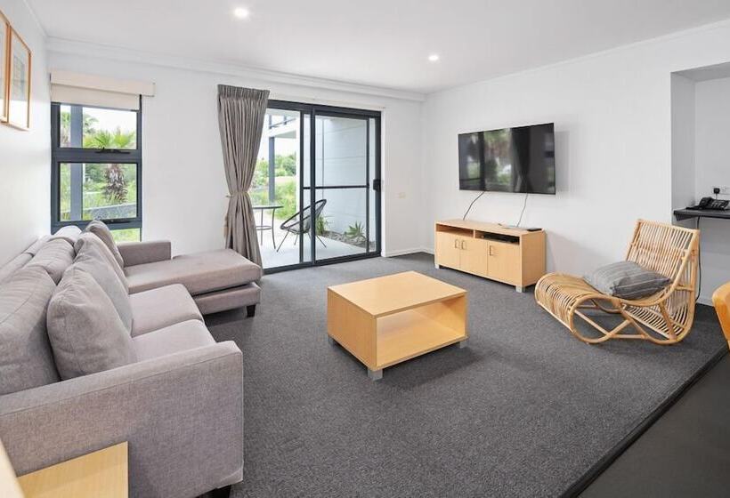 1ベッドルームアパートメント, Corrigans Cove