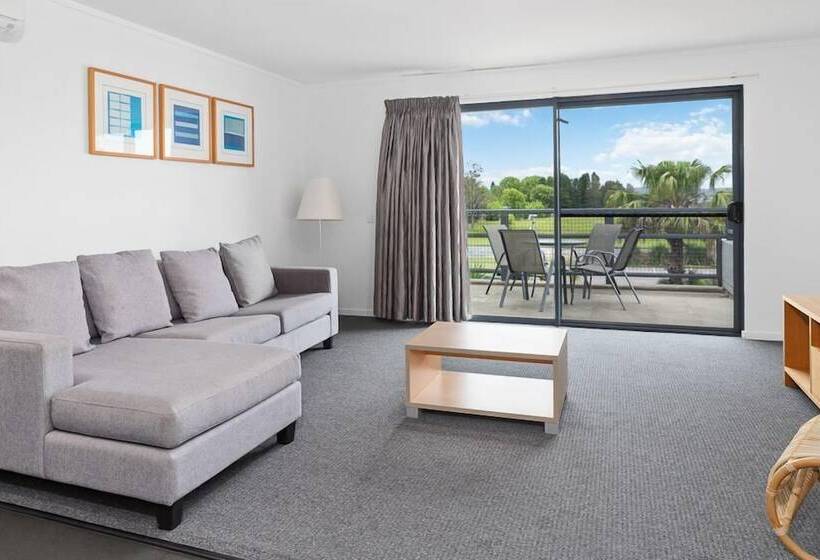 2 Bedroom Apartment with Views, Corrigans Cove