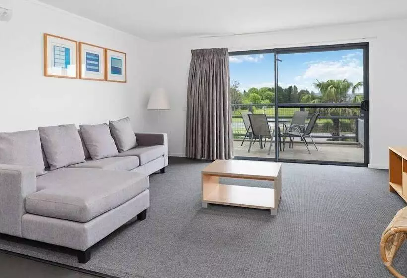2 Bedroom Apartment with Views, Corrigans Cove