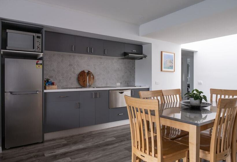 2ベッドルームデラックスアパートメント, Corrigans Cove