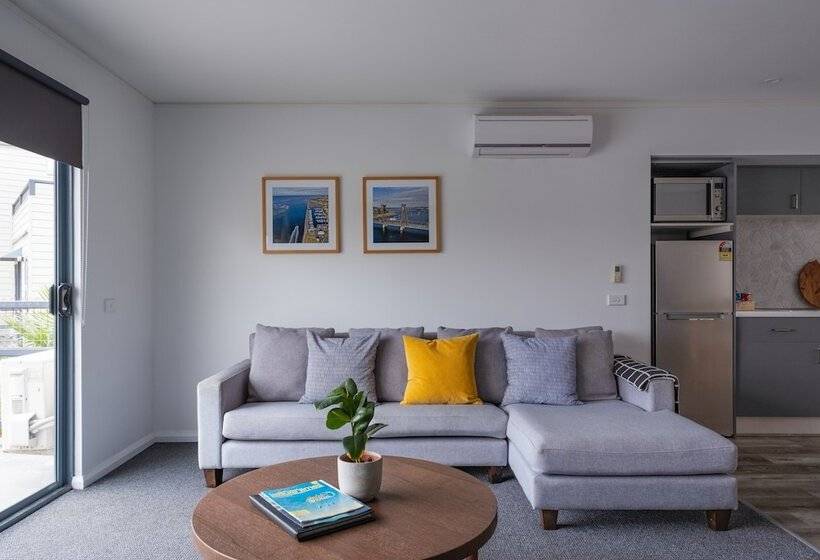 2ベッドルームデラックスアパートメント, Corrigans Cove