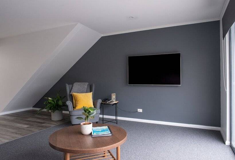 2ベッドルームデラックスアパートメント, Corrigans Cove