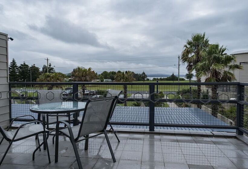 2ベッドルームデラックスアパートメント, Corrigans Cove