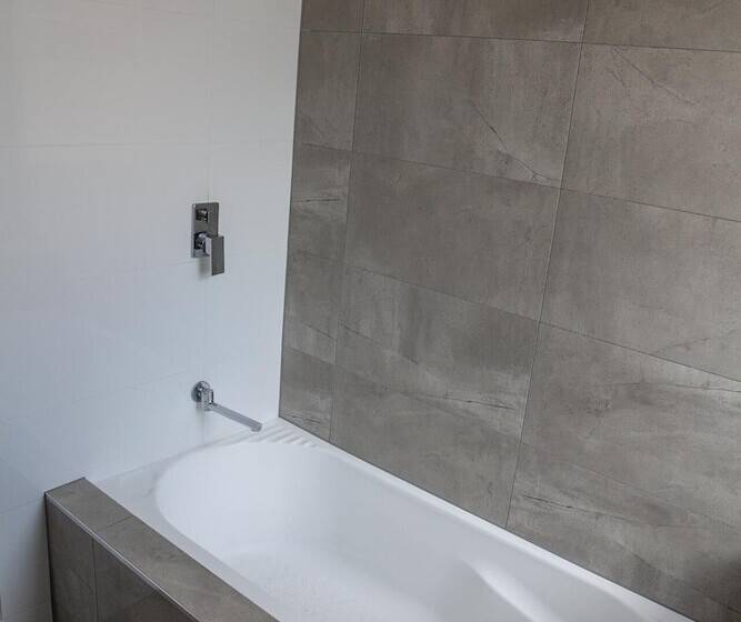 2ベッドルームデラックスアパートメント, Corrigans Cove