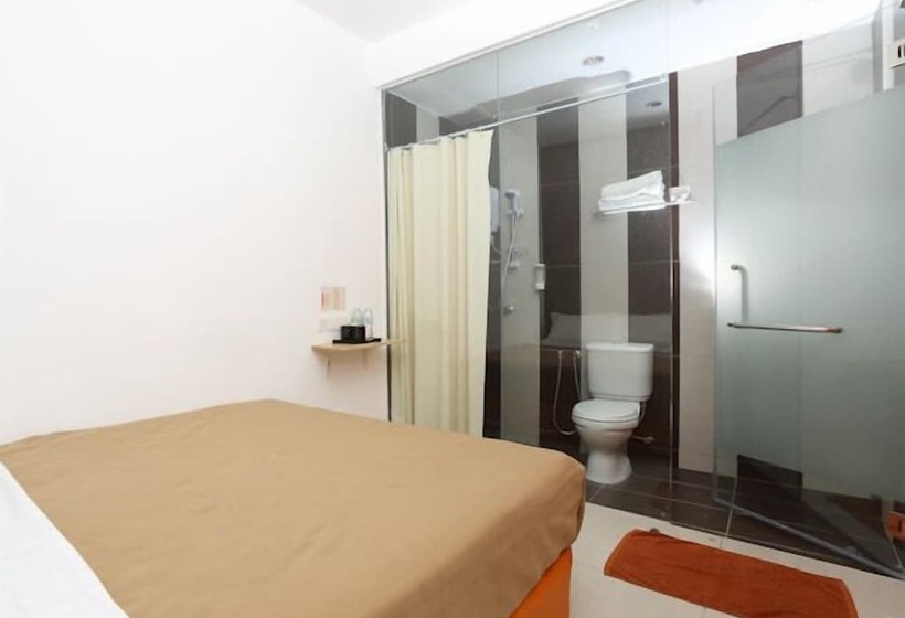 חדר דלוקס, 1 Hotel Taman Connaught