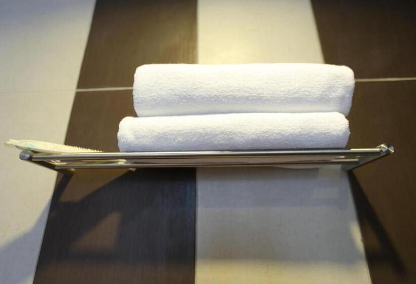 חדר סטנדרט עם מיטת קינג, 1 Hotel Taman Connaught