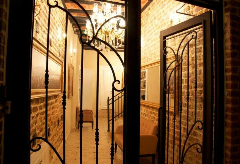 سوییت لوکس, Art Nouveau Galata