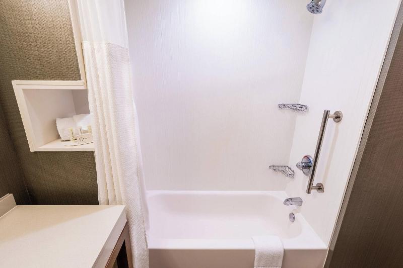 جناح سرير كينج, Courtyard Largo Medical Center Drive