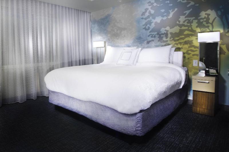 غرفة قياسية سرير كينج, Courtyard Largo Medical Center Drive