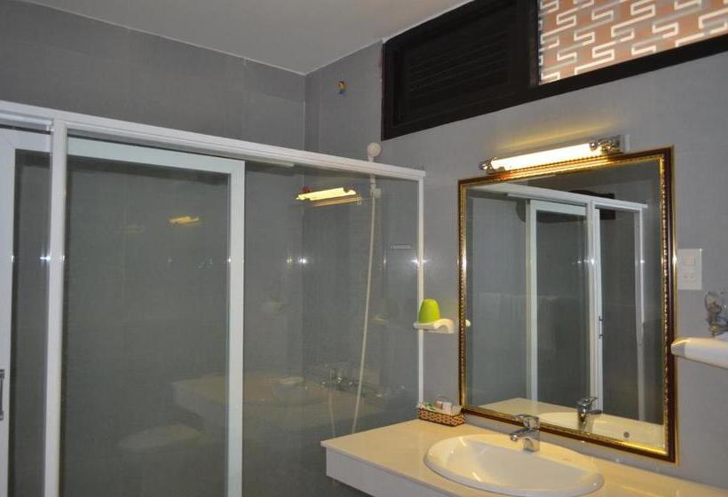 نمای استخر اتاق استاندارد چهارنفره, Rang Garden Beach Side