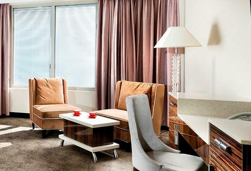 غرفة عائلية, Swan River