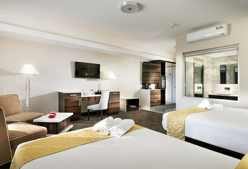 غرفة عائلية, Swan River