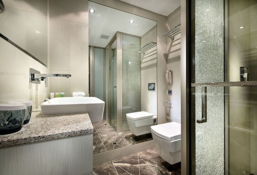 Deluxe room with river view, Swan River