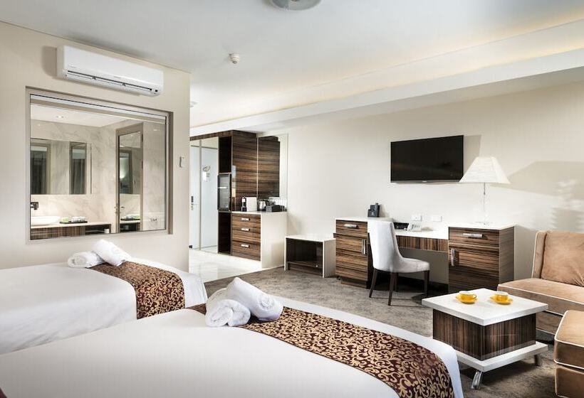 غرفة سوبيريور, Swan River