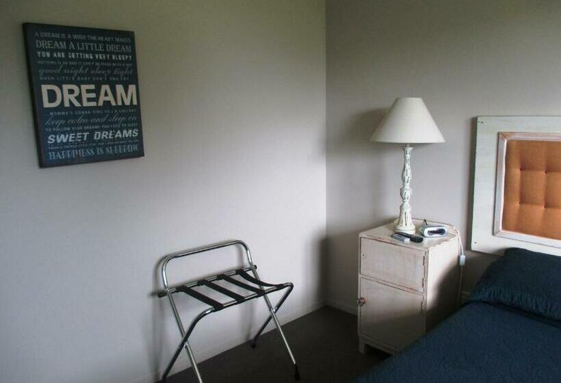 חדר סטנדרט, Fatowl Motel, Bar & Eatery