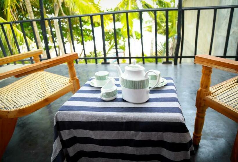 غرفة ديلوكس مطلّة علي البحر مزوَّدة بشُرفة, Catamaran Beach Home And Restaurant