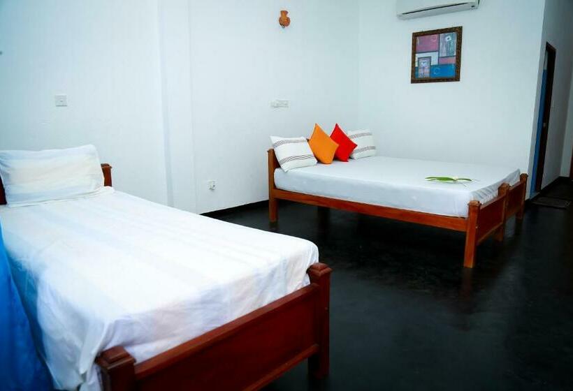 غرفة ديلوكس مطلّة علي البحر مزوَّدة بشُرفة, Catamaran Beach Home And Restaurant