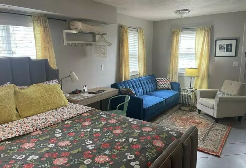 デラックススタジオ, Modern Homestead Guest House