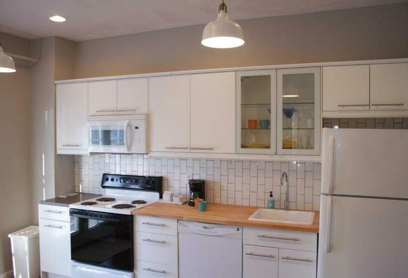 Апартаменты 1 Спальня Нижний Этаж, Modern Homestead Guest House