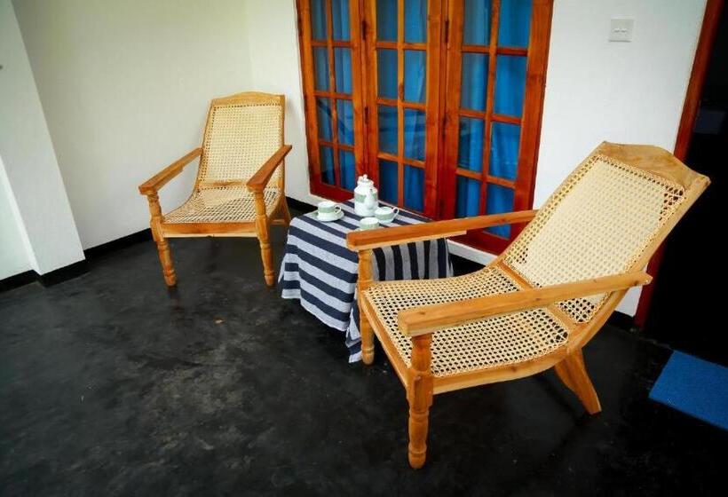 غرفة قياسية سرير كينج, Catamaran Beach Home And Restaurant