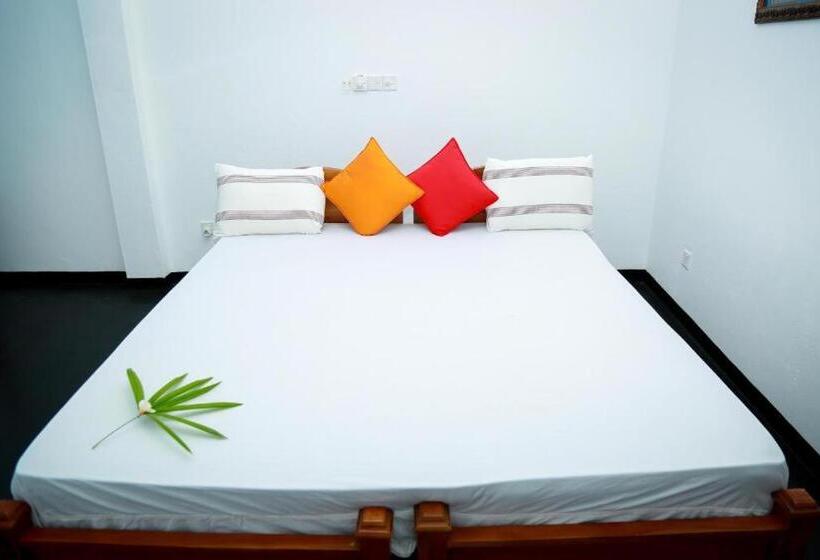 غرفة قياسية سرير كينج, Catamaran Beach Home And Restaurant