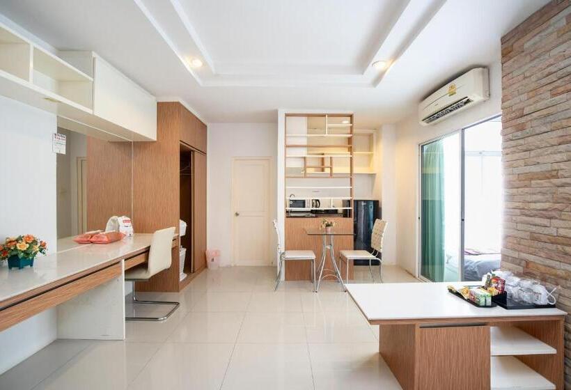 غرفة عائلية, Riski Residence Ngamwongwan