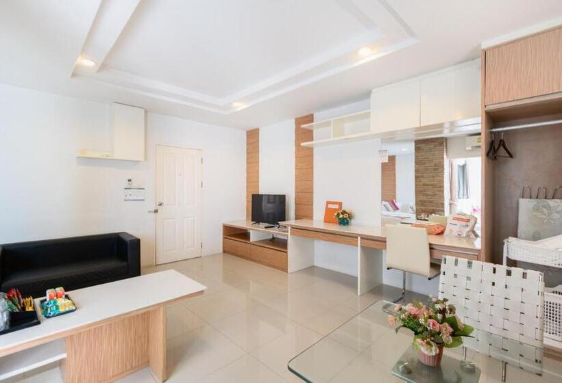 غرفة عائلية, Riski Residence Ngamwongwan