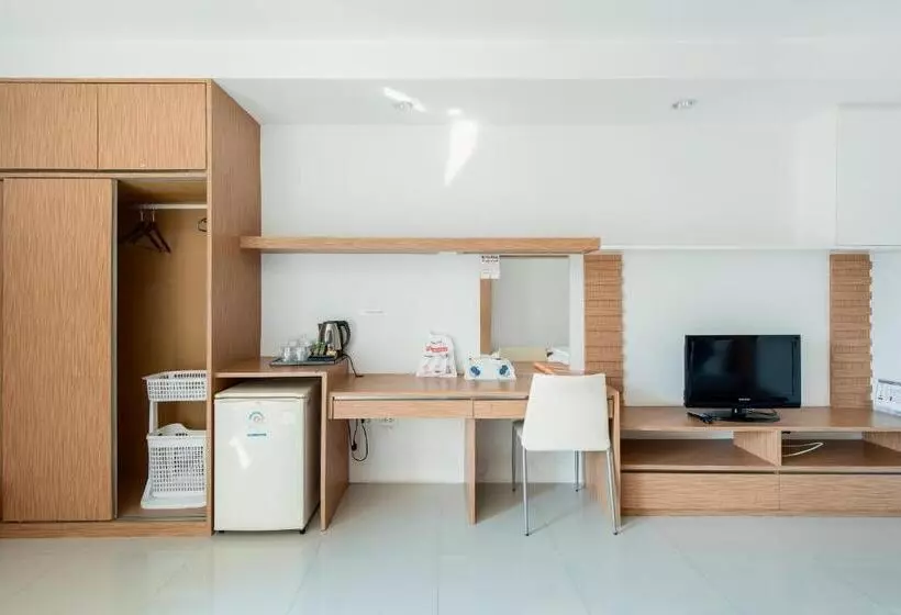 キングサイズベッドのスタンダードルーム, Riski Residence Ngamwongwan