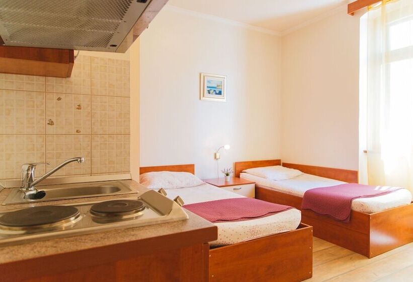 コンフォートワンルーム, Villa Spalatina