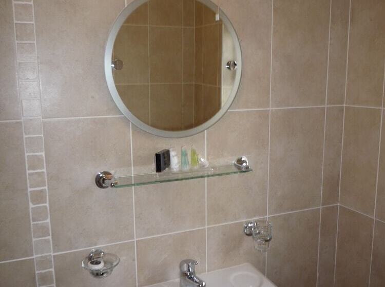 חדר סטנדרט לשלושה, Avlon House Bed And Breakfast