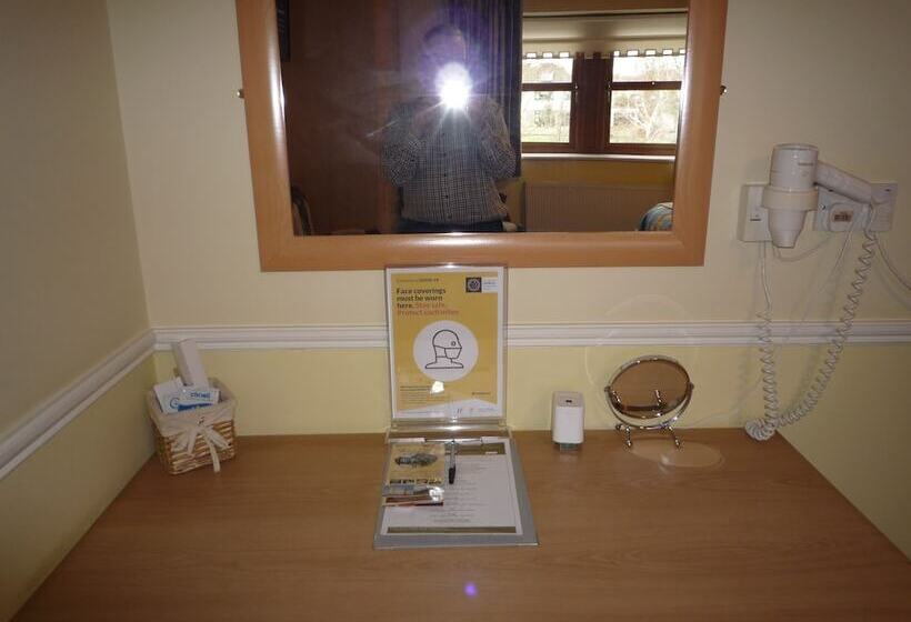 חדר סטנדרט לשלושה, Avlon House Bed And Breakfast