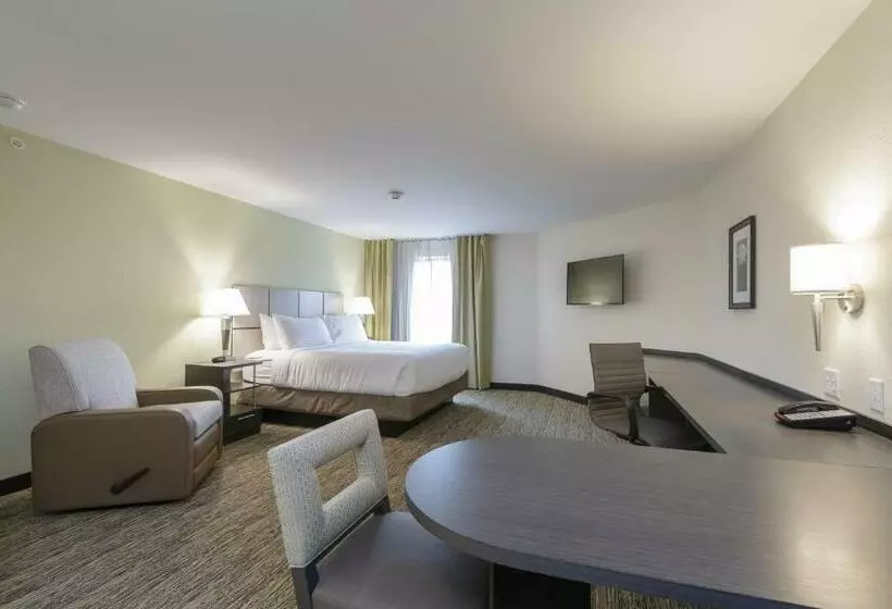 キングサイドベッドのスタンダードワンルーム, Candlewood Suites Mishawaka, An Ihg