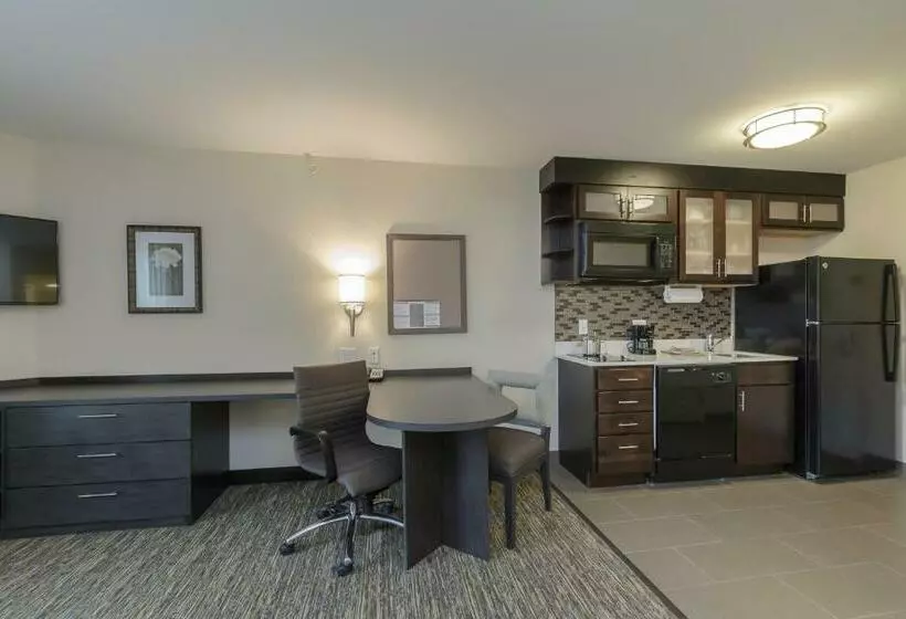 キングサイドベッドのスタンダードワンルーム, Candlewood Suites Mishawaka, An Ihg