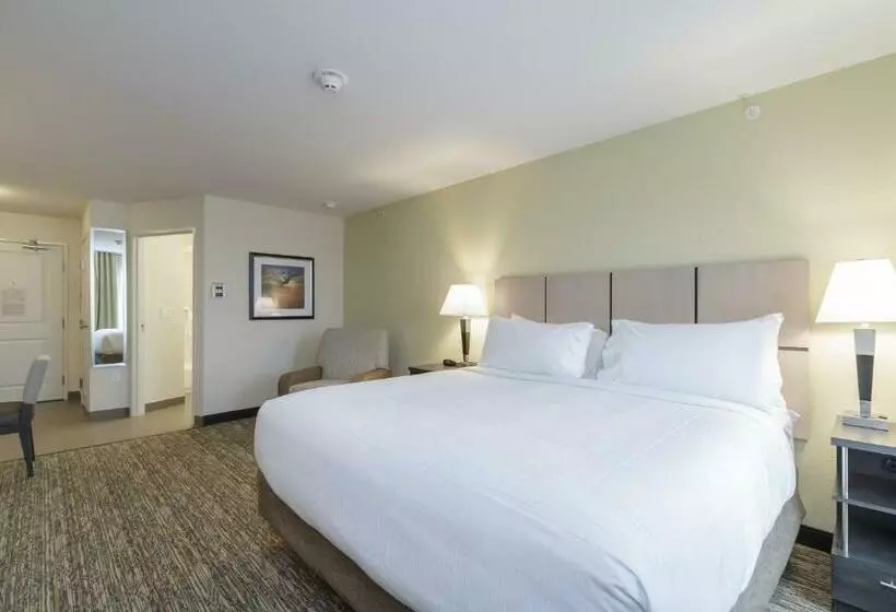 キングサイドベッドのスタンダードワンルーム, Candlewood Suites Mishawaka, An Ihg