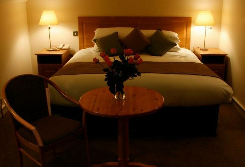 חדר סטנדרט לשלושה, Deebert House