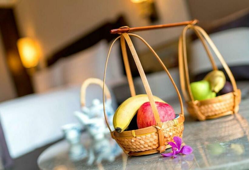 Номер Deluxe, Midtown Shangri La, Hangzhou   Around 5 Minutes Walking Distance To West Lake