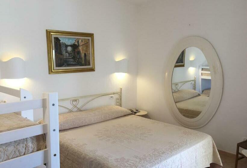 غرفة قياسية رباعية, Palau City