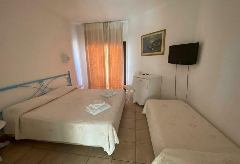 غرفة قياسية ثلاثية, Palau City