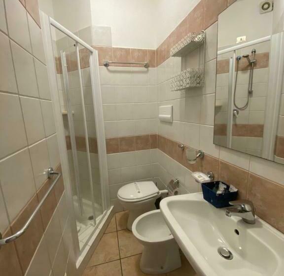 غرفة قياسية رباعية, Palau City